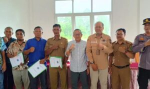 Pesan Wabup Hermanus Saat Serahkan Perahu Ketinting Kepada Kelompok Masyarakat