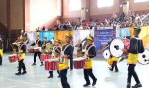 Tampil Sebagai Pembuka, Marching Band Gema Swara Paguntaka tampil memukau